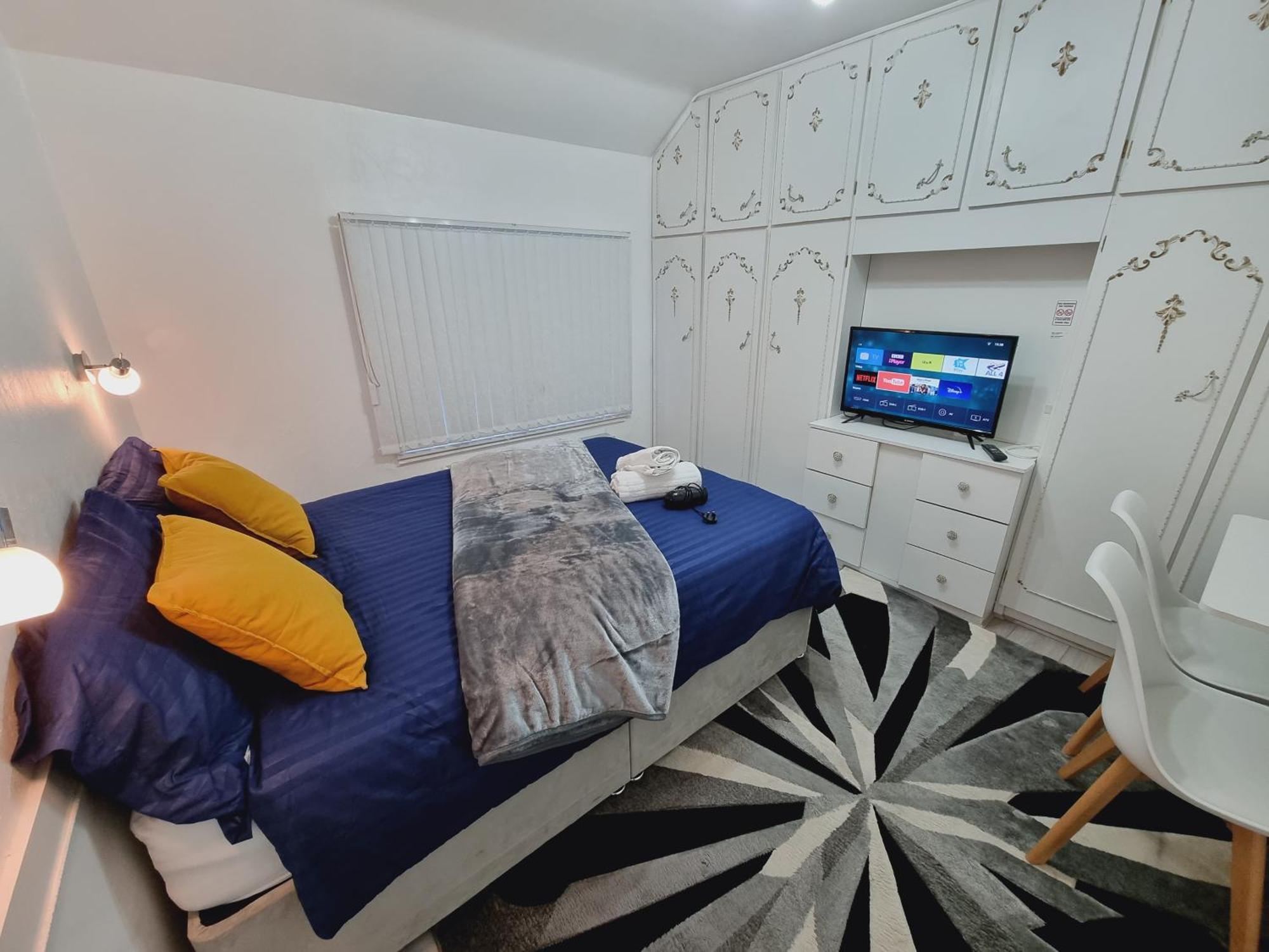 Luxury Double Bed With Private Bathroom, Netflix, Work Space And Wifi Leeds  Exterior foto